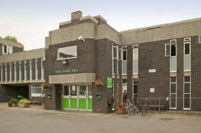 Ifor Evans Hall, Camden London Bagian luar foto