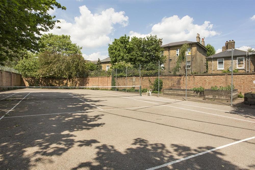 Ifor Evans Hall, Camden London Bagian luar foto